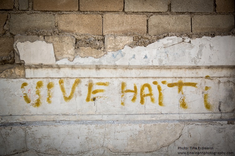 grafitti stating Vive Haiti