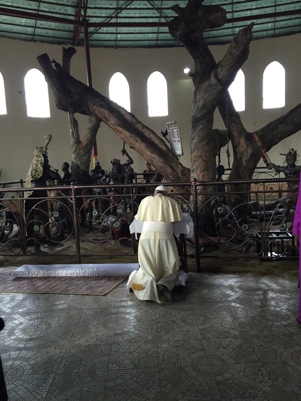 pope_at_martyr_shrine